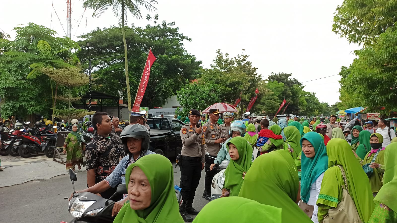 Polres Lamongan Laksanakan Pengamanan Pengajian Akbar Harlah Ke 78