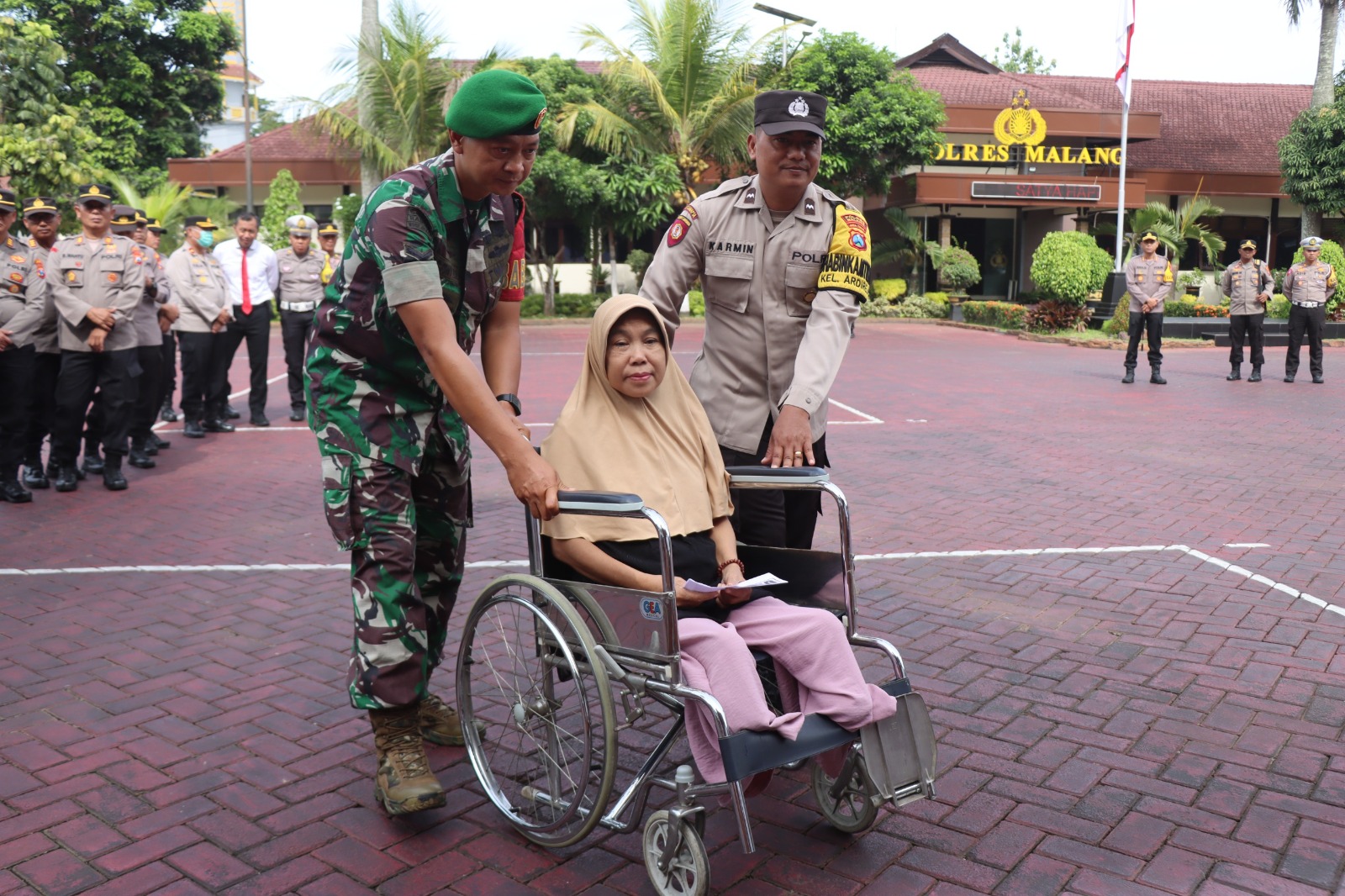 Pastikan Kesiapan Personel, Polres Malang Gelar Simulasi Pengamanan TPS Pemilu 2024