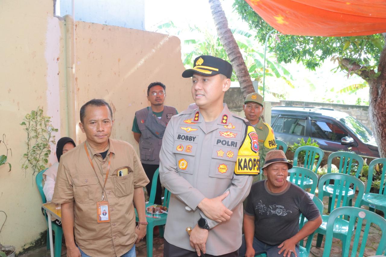 Pastikan Aman dan Lancar, Kapolres Lamongan Cek Langsung Pemungutan Suara Ulang di Desa Brondong
