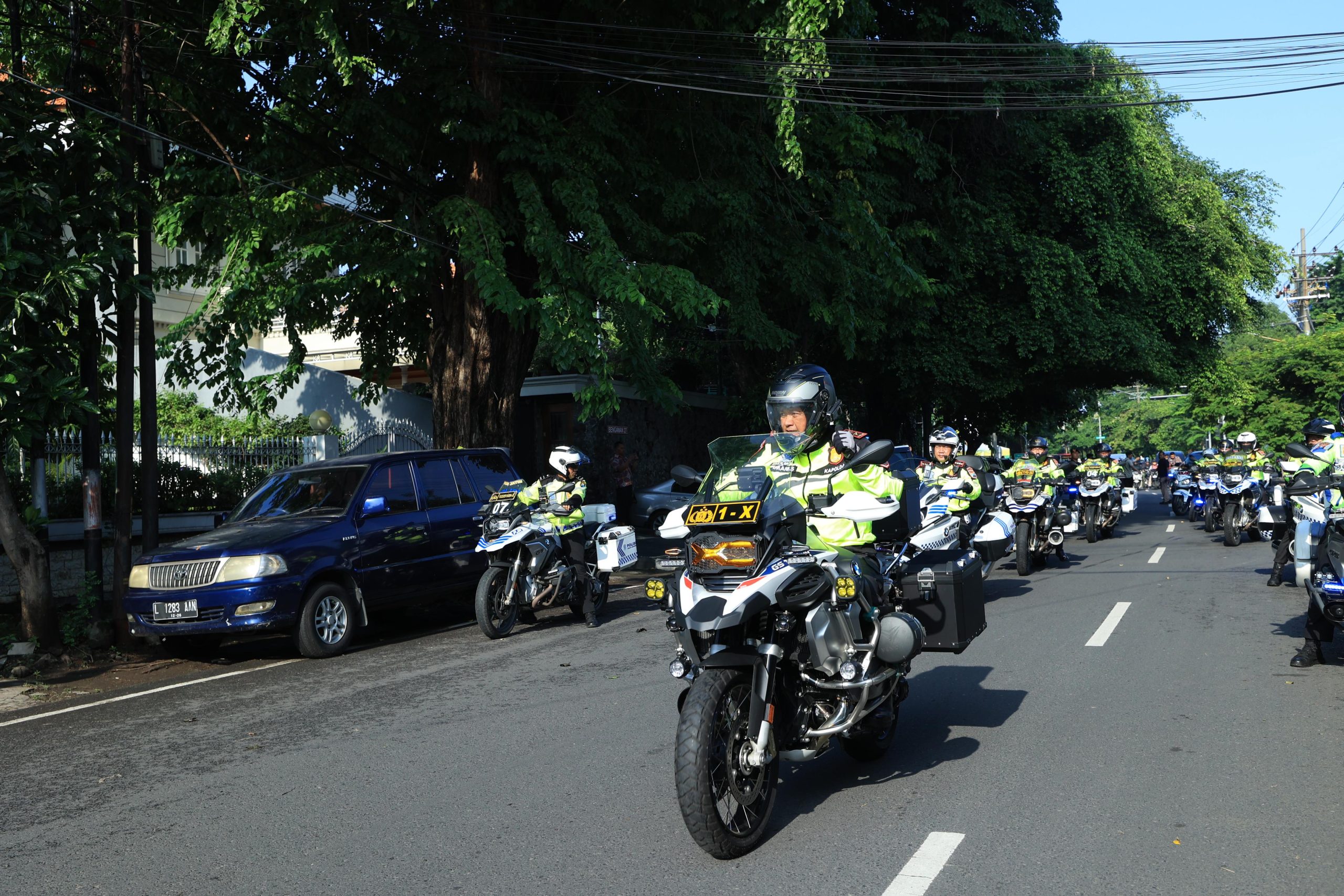 Patroli Bermotor ke Madura, Kapolda Jatim Pastikan Kondusifitas H -2 Pencoblosan Pemilu 2024