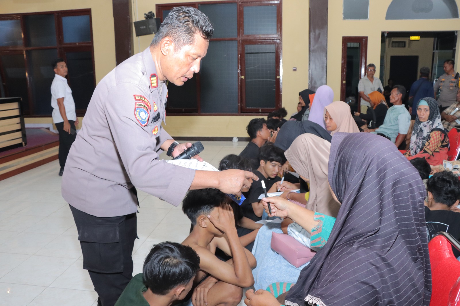 Polres Lamongan Gelar Pembinaan dan Edukasi Terhadap Orang Tua dan Pelaku Aksi Konvoi Perguruan Silat