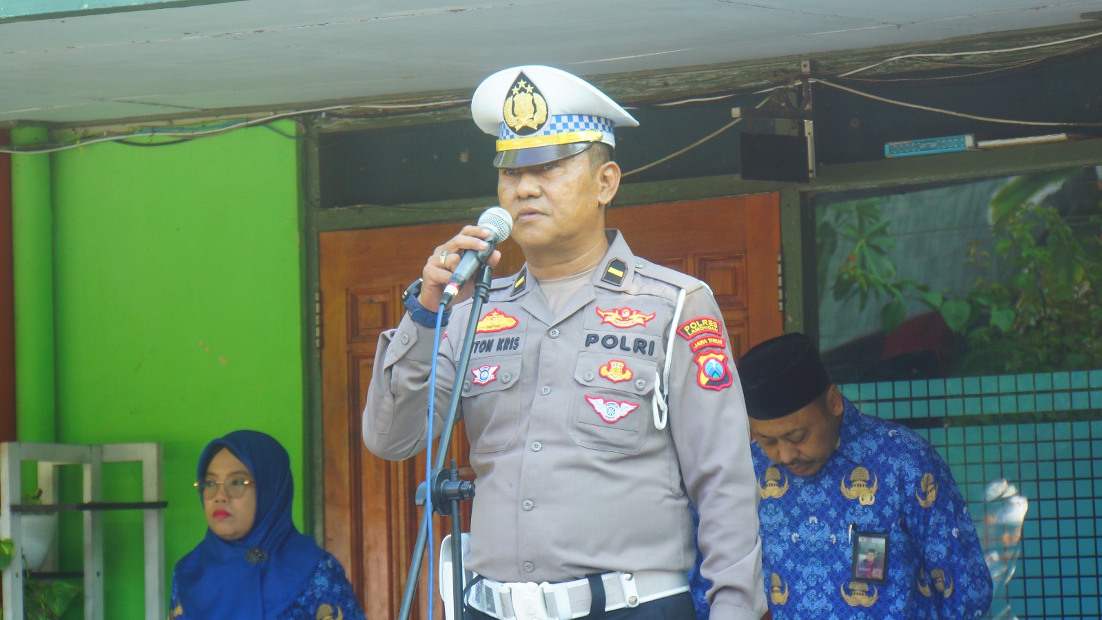 Himbau Siswa Siswi Sekolah Tertib lalu Lintas, Unit Kamsel Satlantas Polres Lamongan Jadi Pembina Apel Pagi