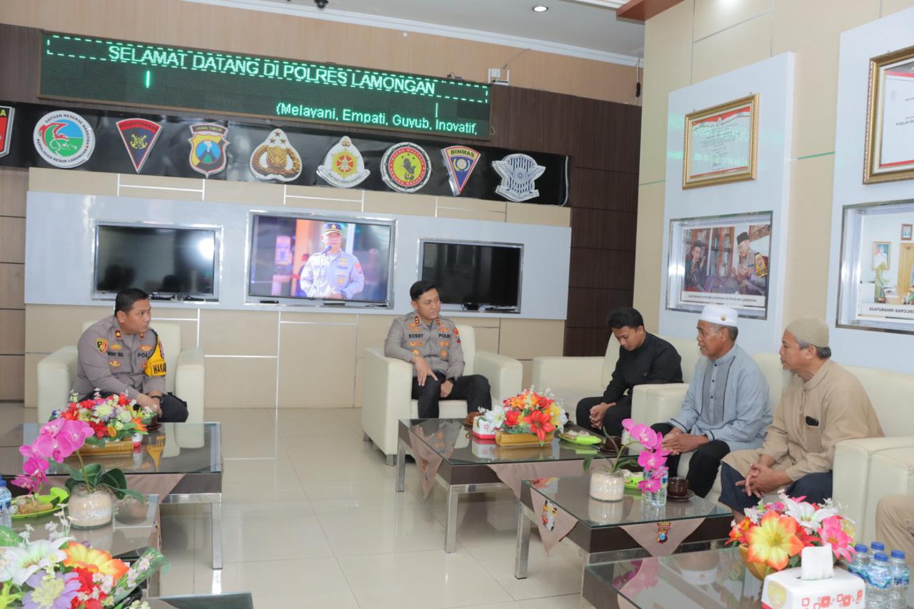 Silaturahmi Kapolres Lamongan Dengan Ponpes Al Islam Ds. Tenggulun Kec. Solokuro