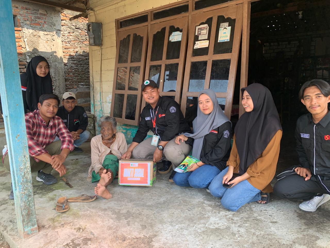 Menjelang Ramadhan BEM Unisla gelar Bakti Sosial di Dua Desa Kecamatan Lamongan
