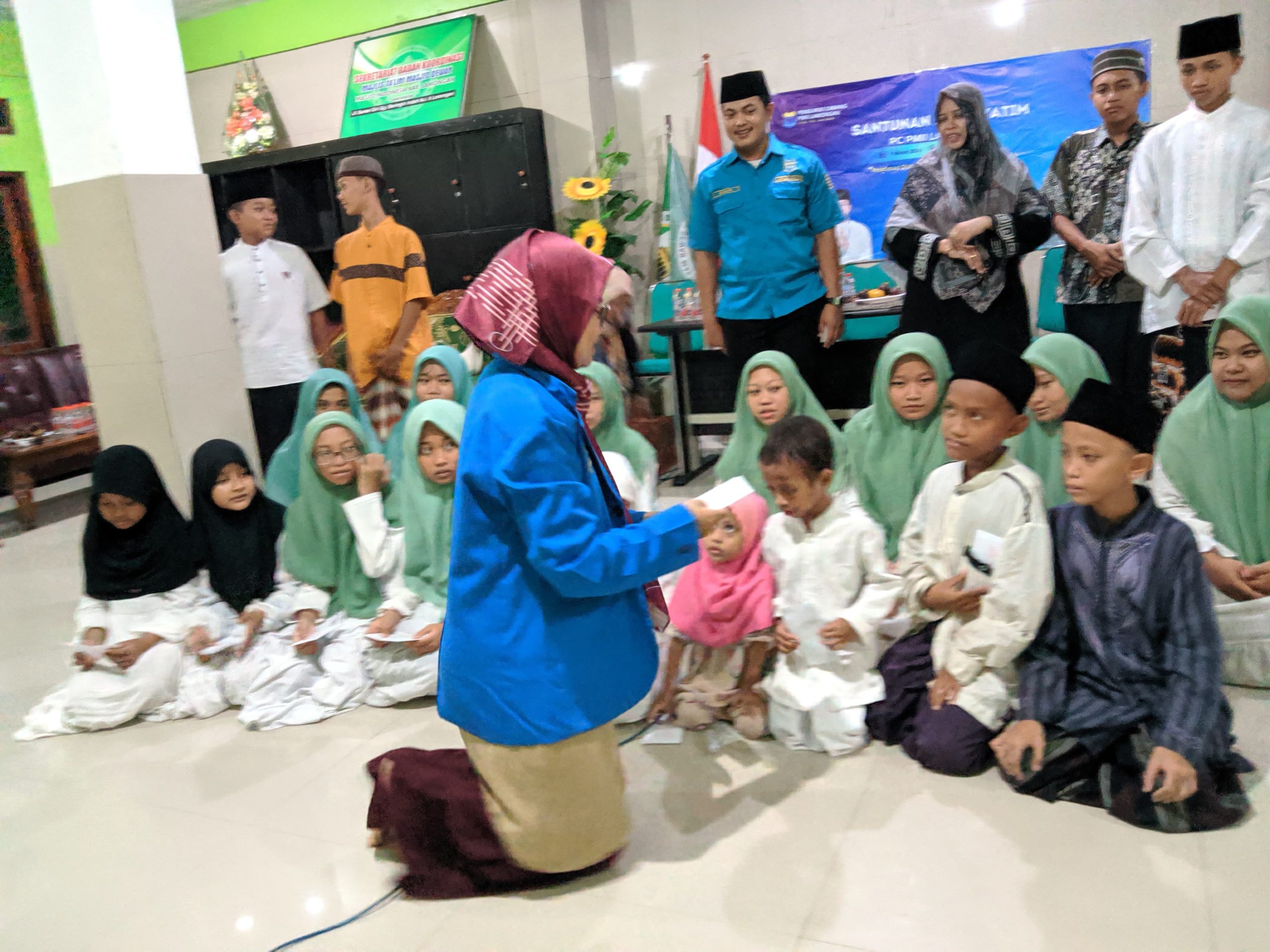MENJELANG PELAKSANAAN KONFERCAB PC. PMII LAMONGAN MELAKSANAKAN DOA BERSAMA DAN SANTUNAN ANAK YATIM KE PANTI ASUHAN YAYASAN AL MU’AWANAH LAMONGAN