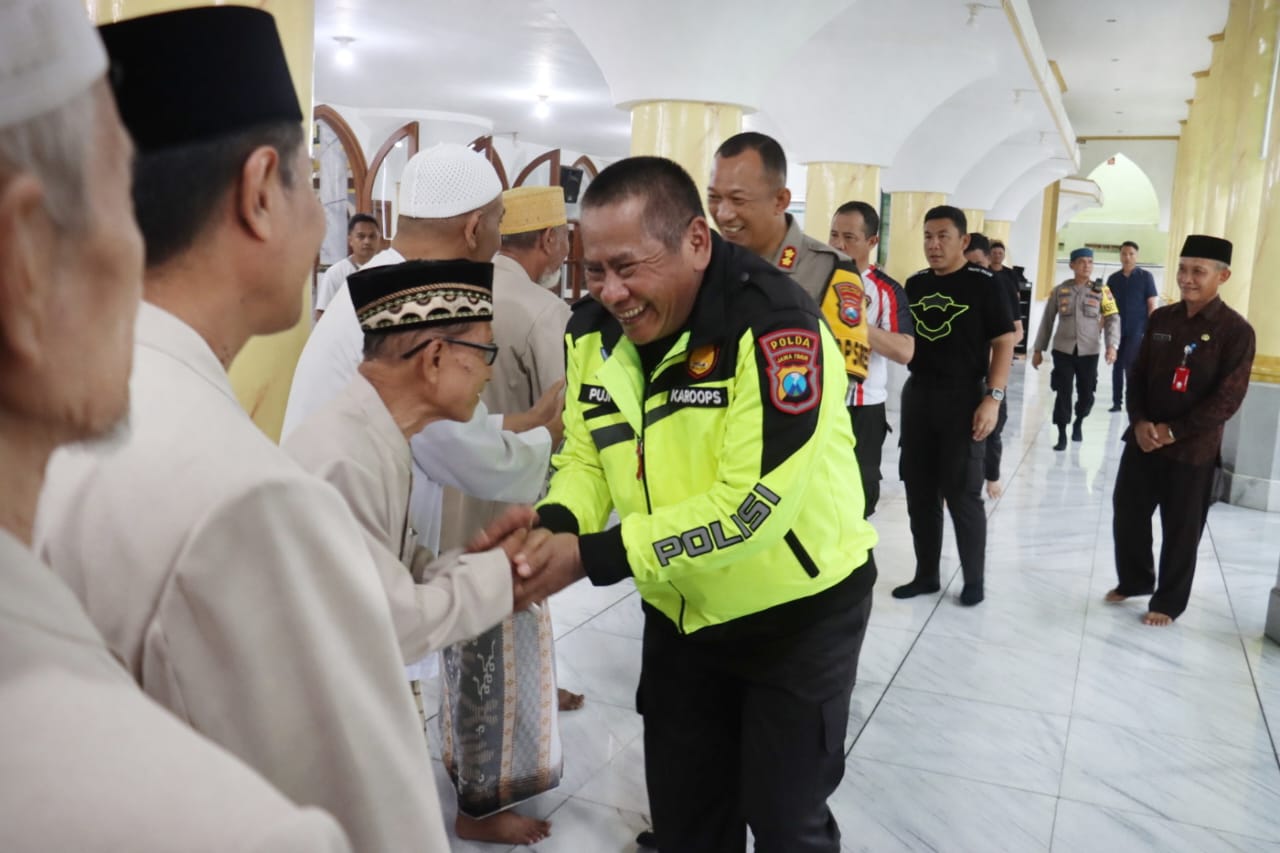 Jelang Ramadhan, Polda Jatim Beri Bantuan Ratusan Marbot se Kabupaten Lumajang