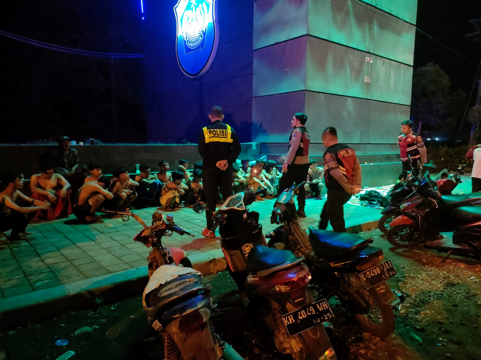 Polres Lamongan Amankan Pelaku Balap Liar di Tugu Batik Perbatasan Lamongan – Gresik