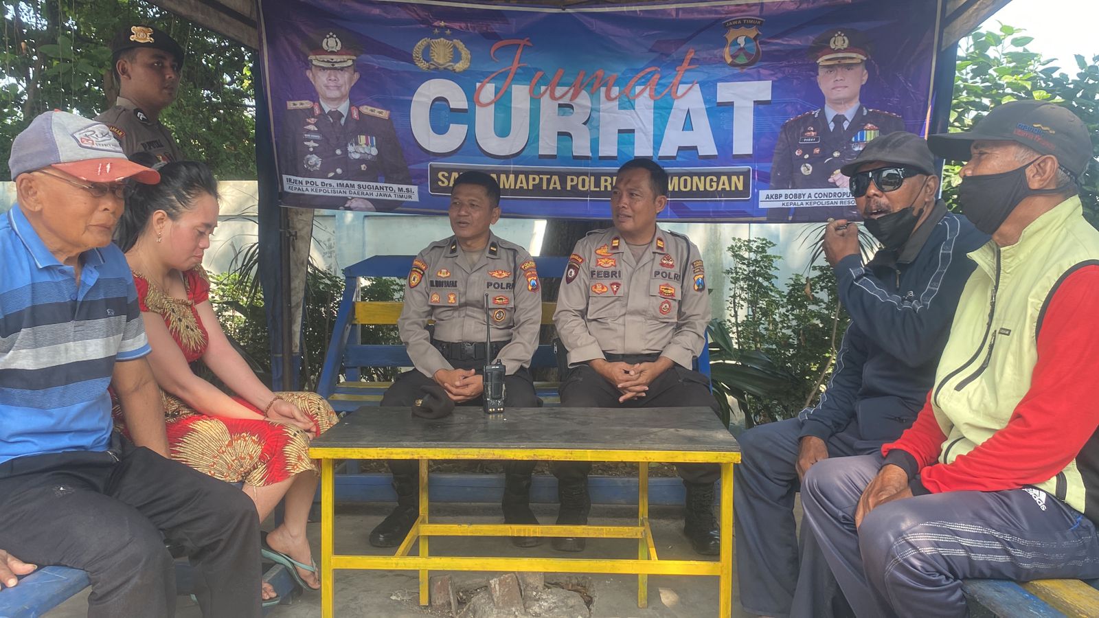Sat Samapta Polres Lamongan Gelar Jumat Curhat Dengarkan Keluhan Warga Masyarakat Sekitar Terminal
