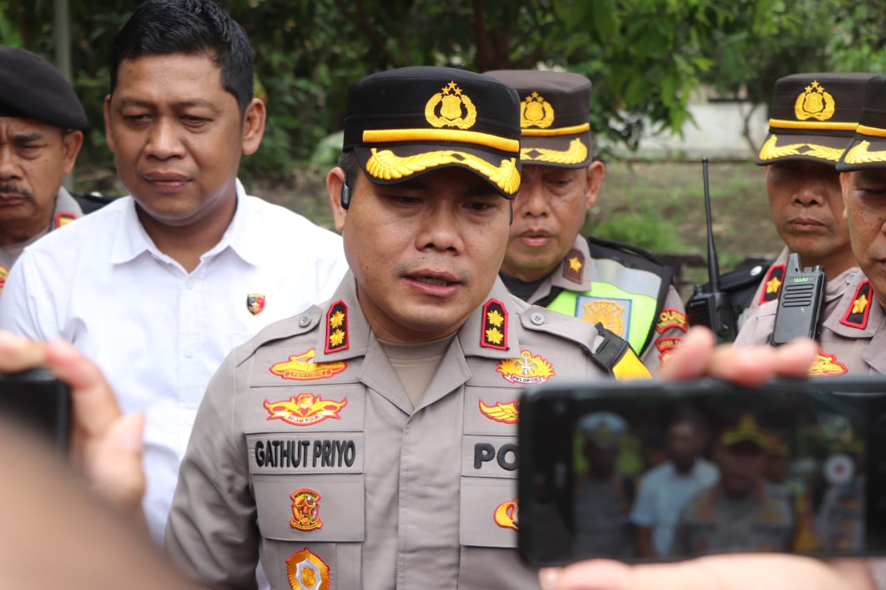 Lebaran Ketupat Polres Trenggalek Amankan 135 Balon Udara
