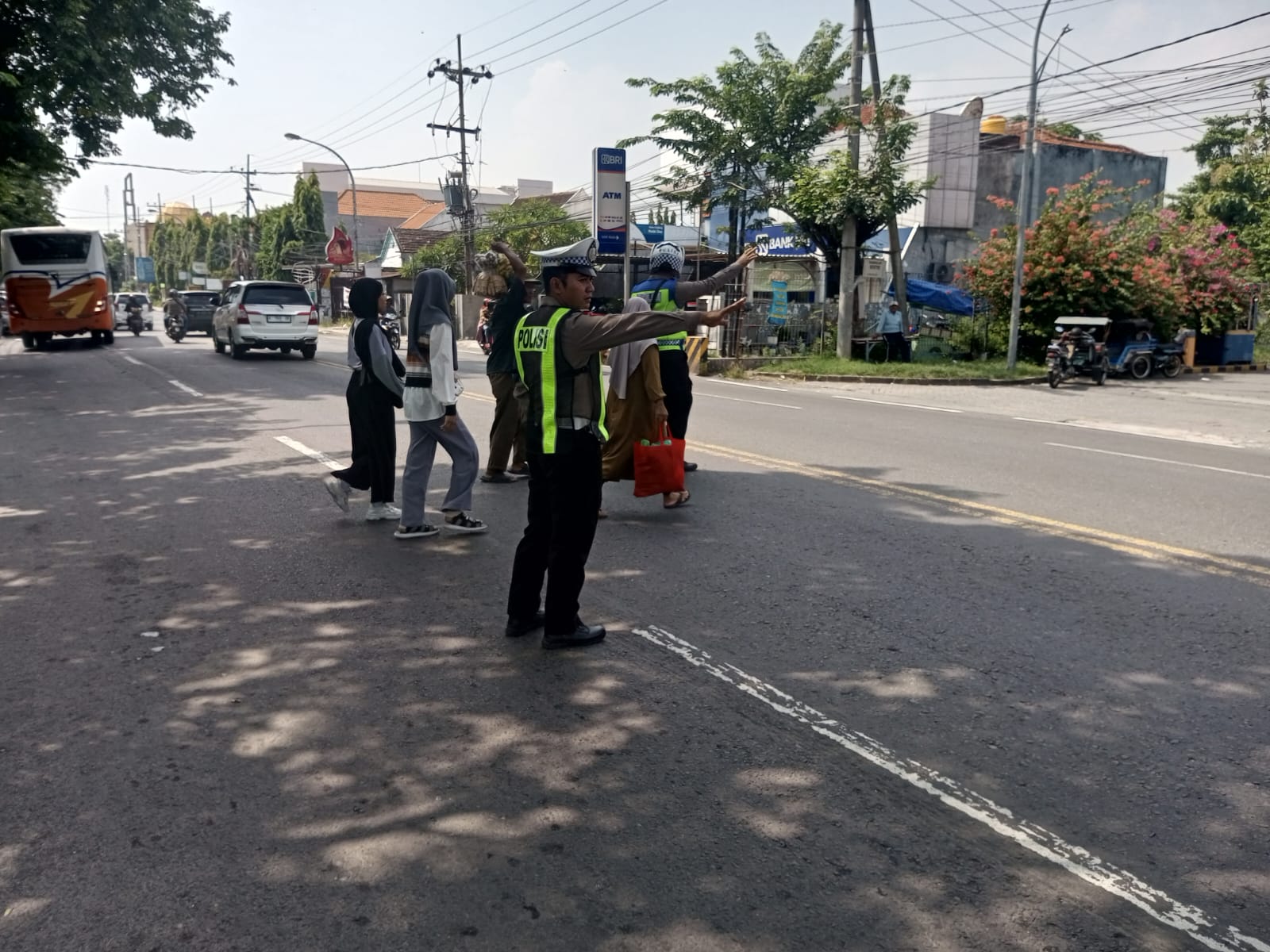 Satgas Kamseltibcar Lantas Polres Lamongan Gelar Patroli Antisipasi Kemacetan Arus Mudik Dalam Rangka Ops Ketupat Semeru 2024