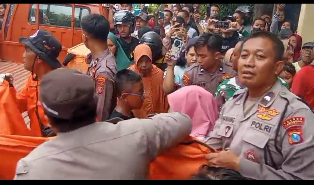 Quick Respon Tim SAR Satsamapta Polres Lamongan dan BPBD dalam Pencarian Korban Tenggelam di Telaga Tumenggungan