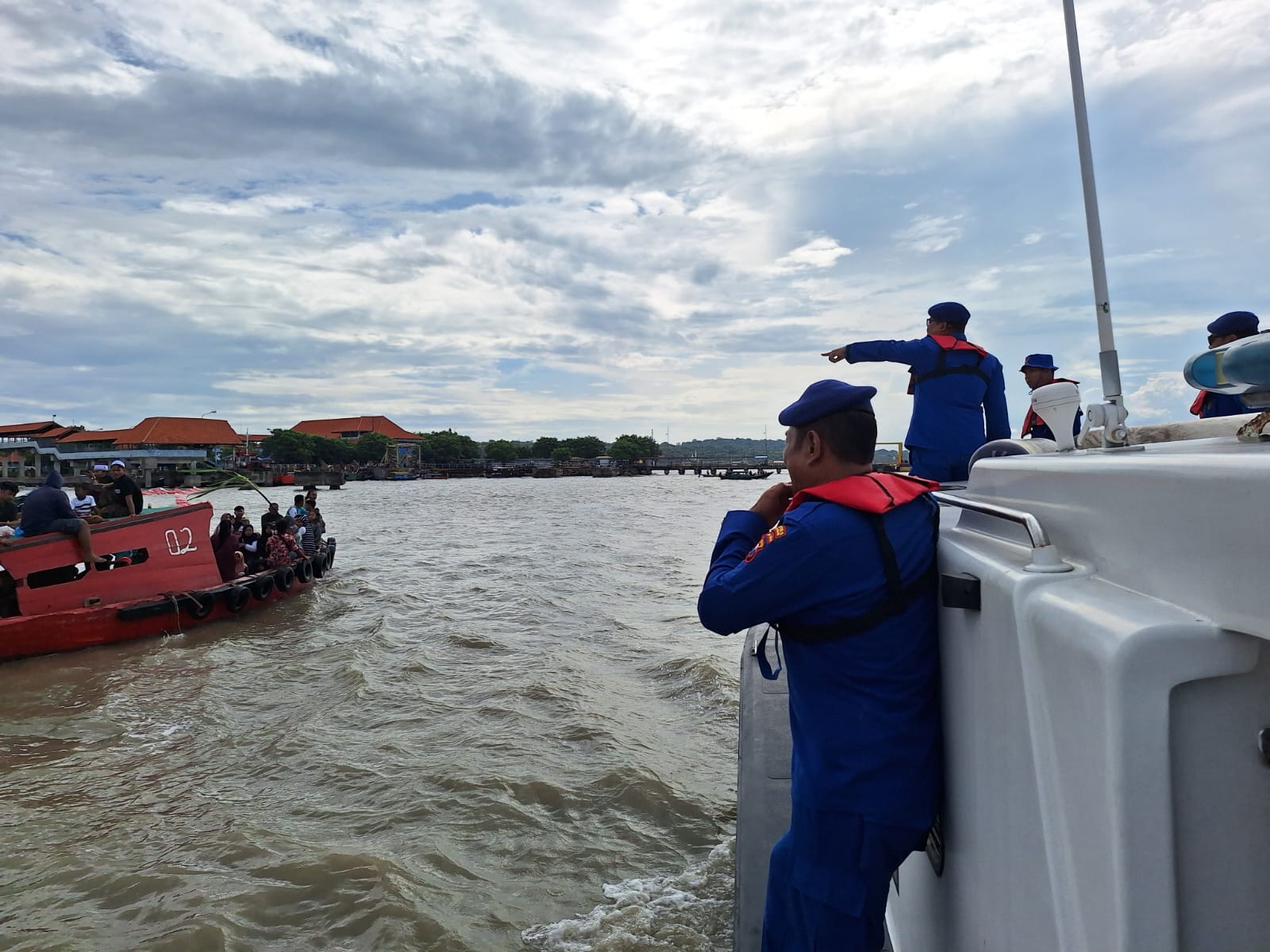 Perayaan Ketupat, Polres Bangkalan Siagakan Personel Pengamanan Lebaran di Tengah Laut