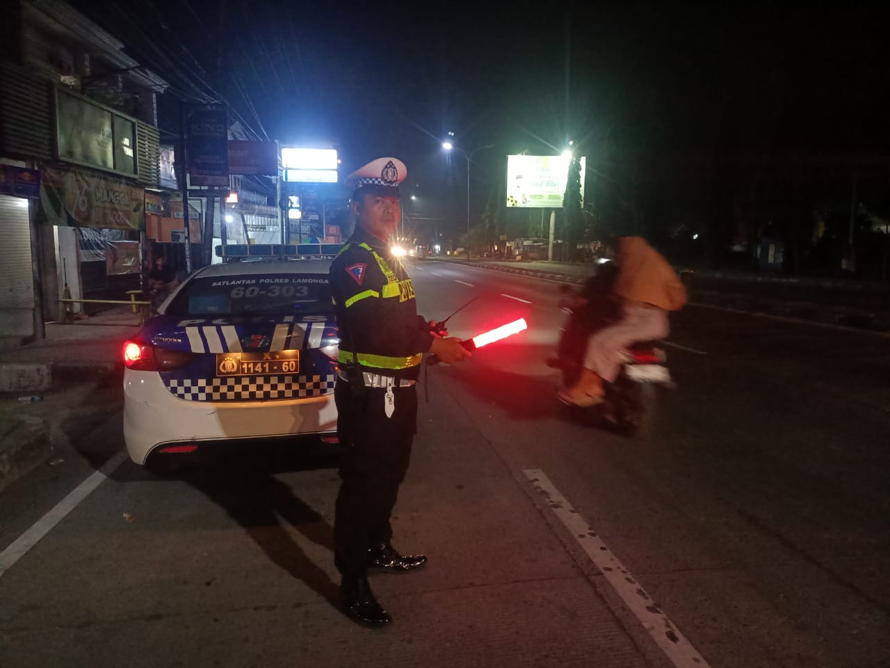 Antisipasi Kemacetan, Anggota Posyan Terminal Polres Lamongan Laksanakan Patroli Blue Light