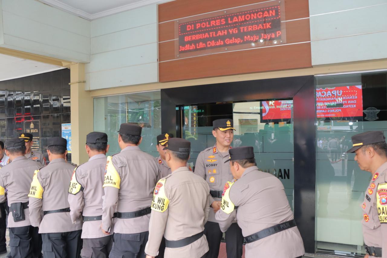 Halal Bihalal Kapolres Lamongan Bersama Anggota Di Gelar Dadakan Saat Apel Pagi