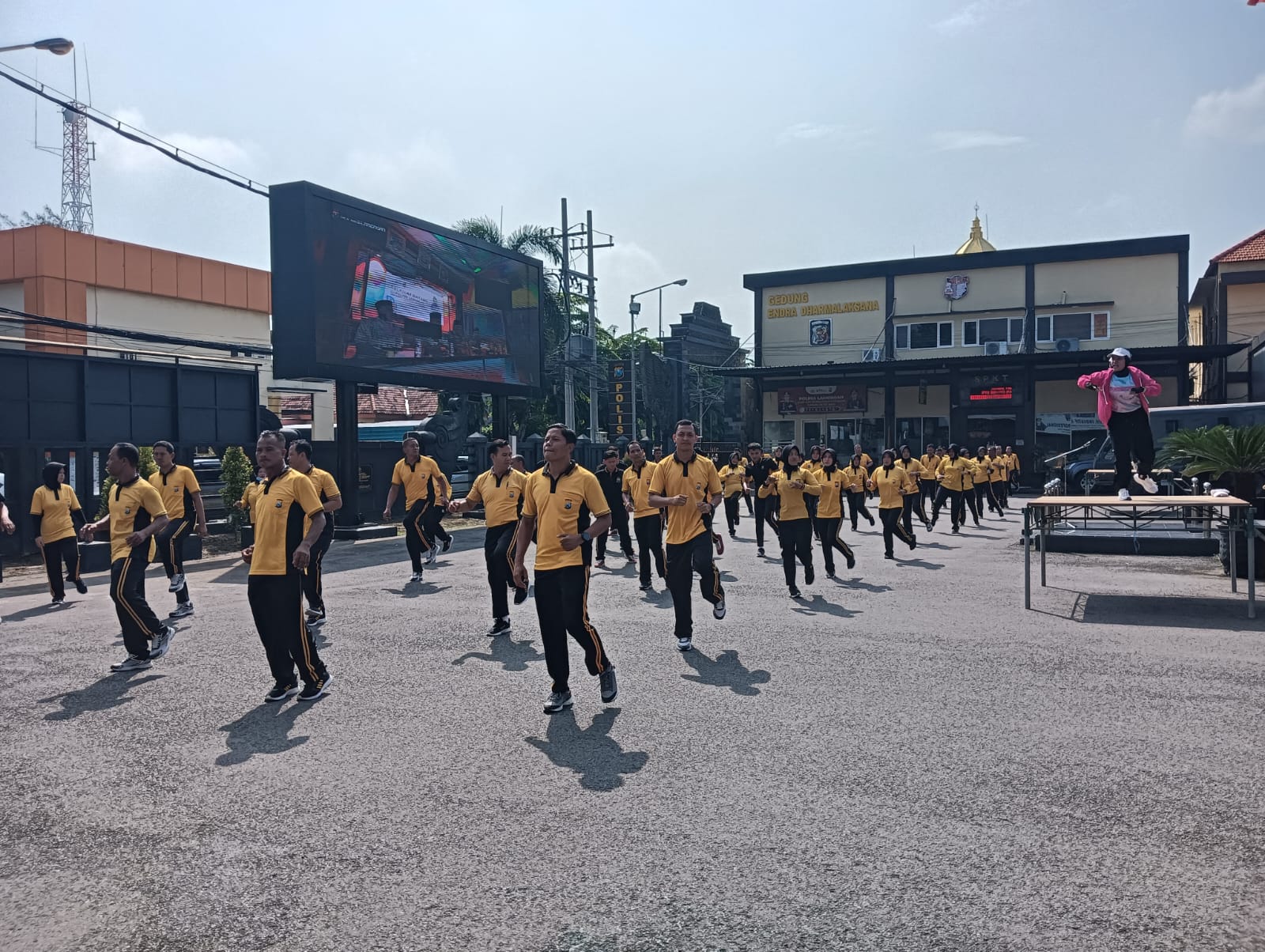 Polres Lamongan Gelar Jumat Sehat Olahraga: Seluruh Anggota Bergerak Bersama