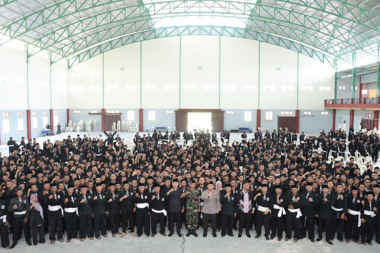 Wakapolres Lamongan Bersama Forkopimda Kabupaten Lamongan Hadiri Halal Bihalal Salah Satu Perguruan Silat di Lamongan