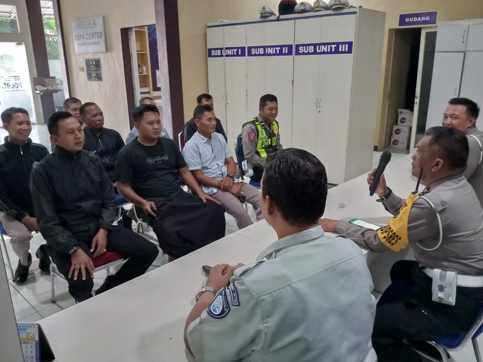 Satlantas Polres Lamongan Gelar Program Jumat Curhat Bersama Komunitas Ojek