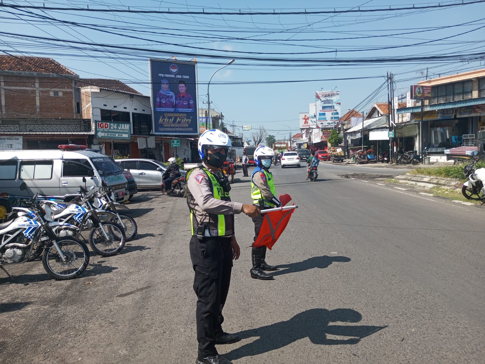 Satgas Kamseltibcar Polres Lamongan Laksanakan Pengaturan Demi Kelancaran Pemudik