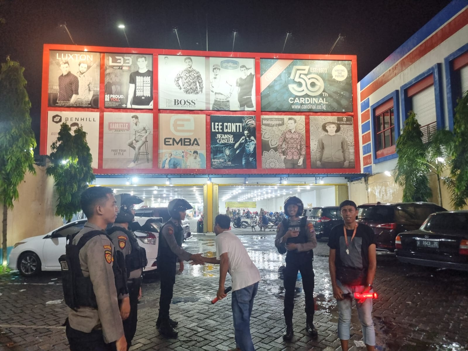Satgas Preventif Ops Ketupat Semeru 2024 Polres Lamongan Patroli di Pusat Kota Cegah Kriminalitas