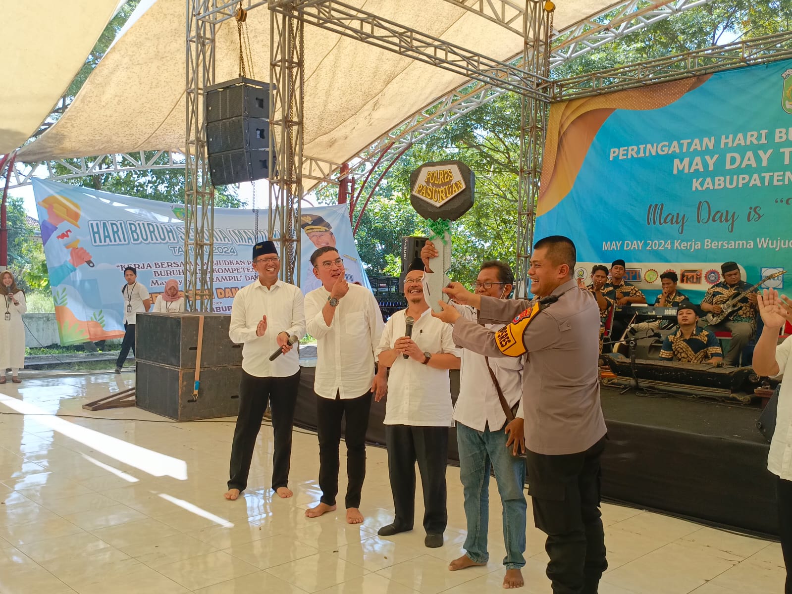 May Day Serikat Buruh se Kabupaten Pasuruan Gelar Sholawatan dan Do’a Bersama Forkopimda