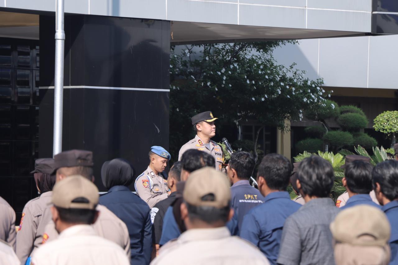 Kapolres Lamongan Beri Arahan Saat Apel Pagi Kepada Anggota