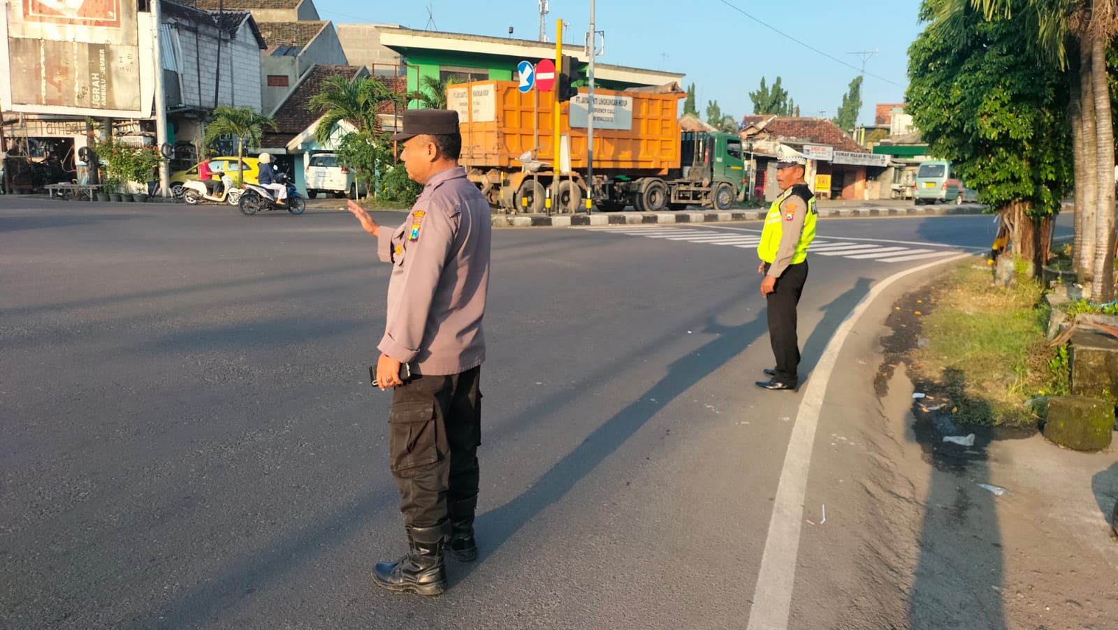 Personel Polres Lamongan Laksanakan Commander Wish Pagi