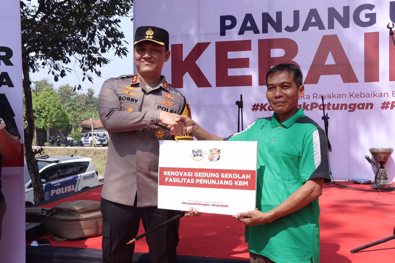 Bantuan Sosial dan Bakti Kesehatan Polisi Baik oleh Polda Jatim di Wilayah Lamongan