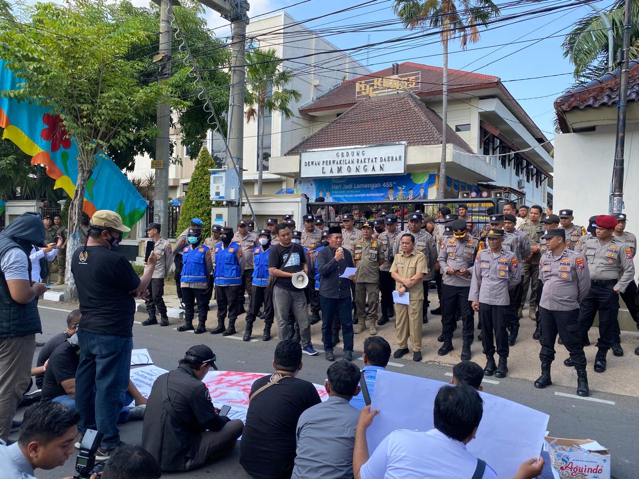 Kapolres Lamongan Pimpin Pengamanan Aksi Unjuk Rasa dari Jurnalis Lamongan