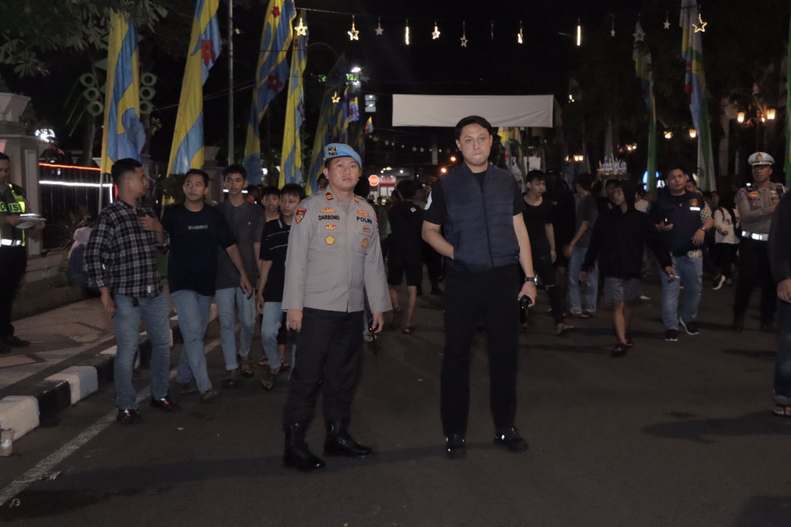 Polres Lamongan Melaksanakan Pengamanan Peluncuran Pemilihan Bupati dan Wakil Bupati Lamongan 2024 dengan Tema “Sinergi Lamongan Menuju Gemilang Bersama”