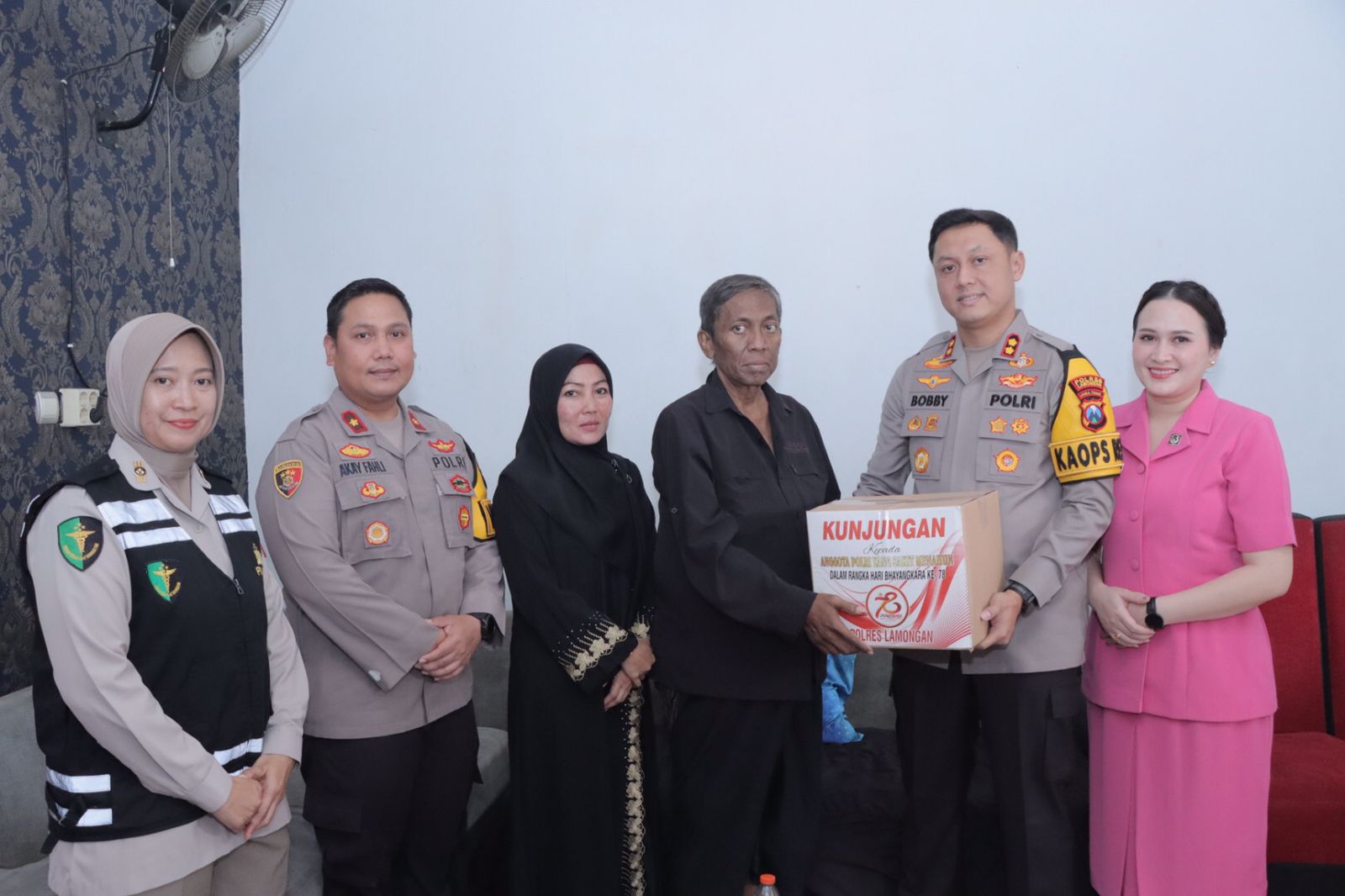 Polres Lamongan Gelar Anjangsana kepada Anggota Polri dan Warakawuri dalam Rangka Hari Bhayangkara ke-78