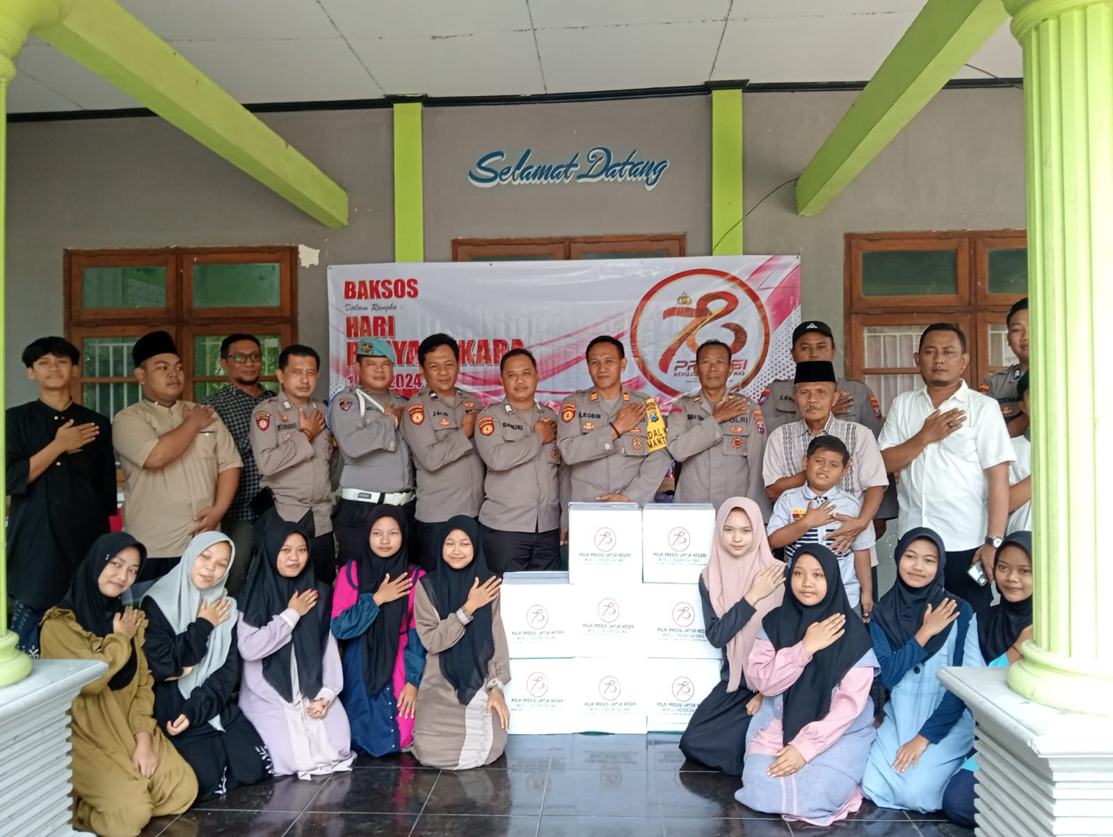 Polsek Mantup Berikan Santunan ke Panti Asuhan dalam Rangka Peringatan HUT Bhayangkara ke-78
