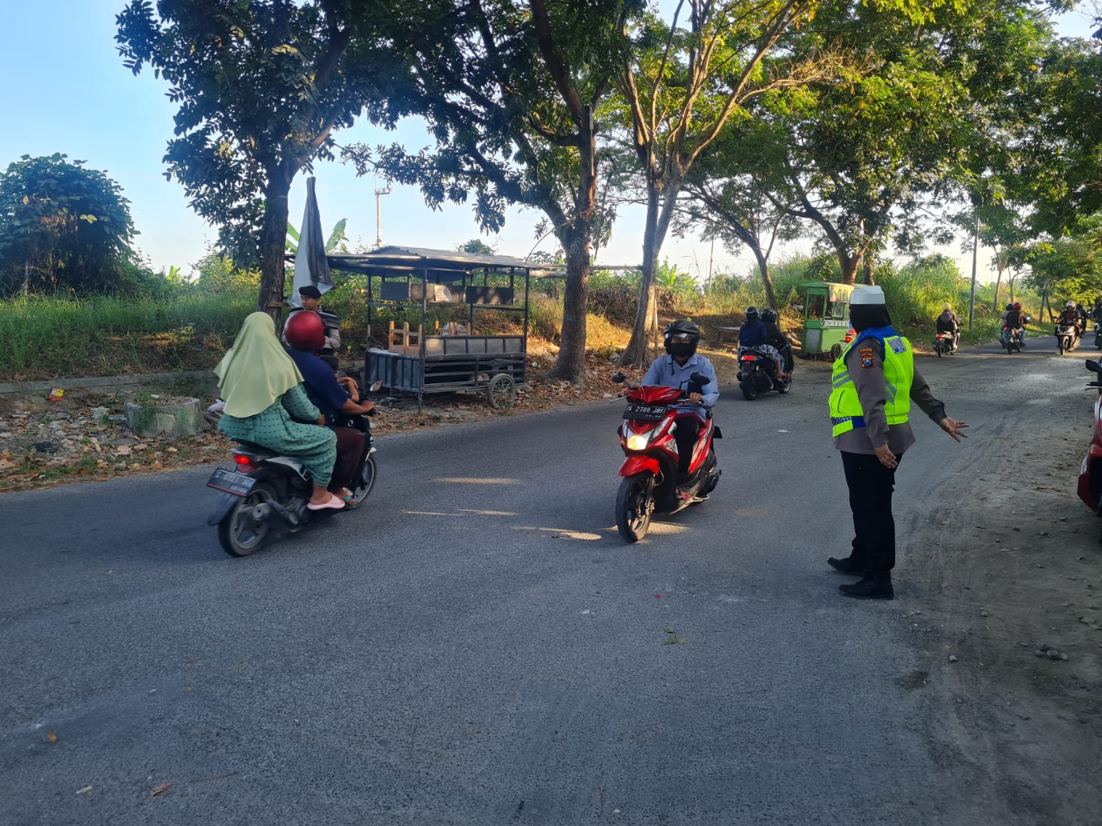 Personel Polres Lamongan Laksanakan Commander Wish Pagi Guna Kelancaran Arus Lalu Lintas