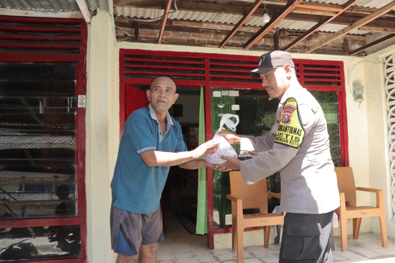 Polres Lamongan Gelar Penyembelihan Dan Pendistribusian Hewan Qurban Dalam Rangka Peringati Hari Raya Idul Adha 1445 H