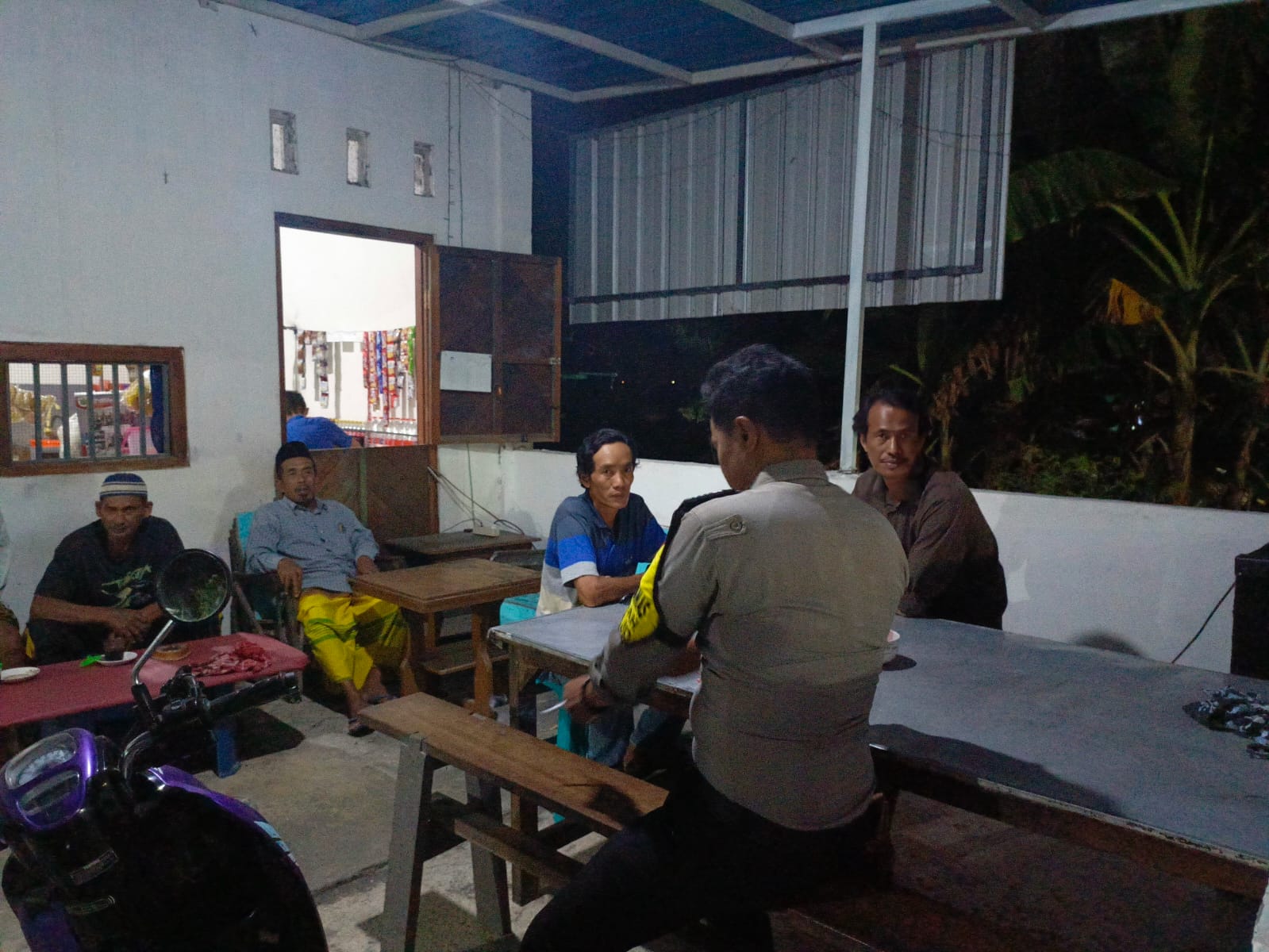 Polres Lamongan Gelar Patroli Dialogis untuk Jaga Keamanan dan Ketertiban di Wilayah Kabupaten Lamongan