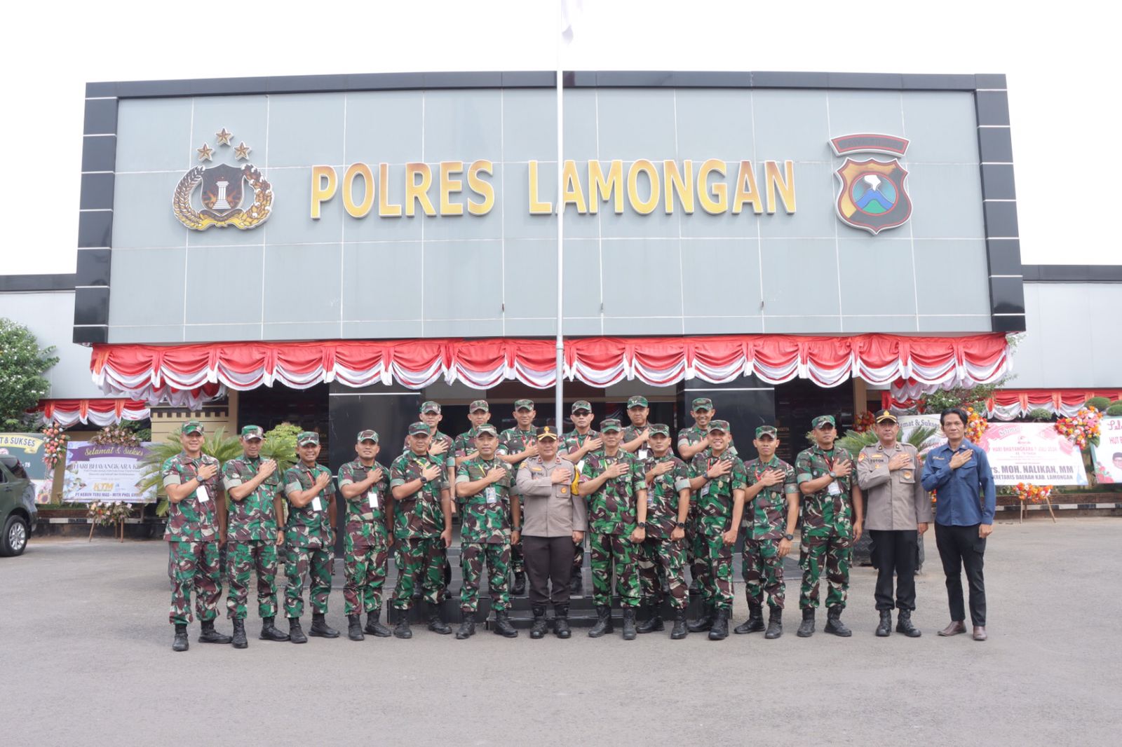Wakapolres Lamongan Sambut Kunjungan Pasis KKL Dikreg LXIV Seskoad TA 2024 di Polres Lamongan