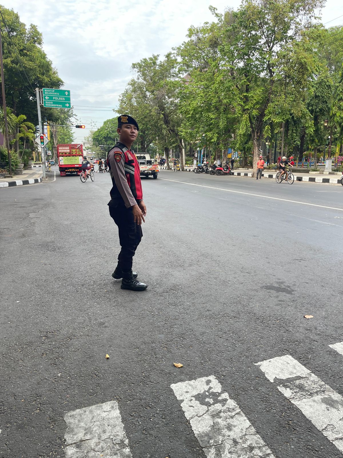 Personel Polres Lamongan Laksanakan Kegiatan Commander Wish Pagi Hari