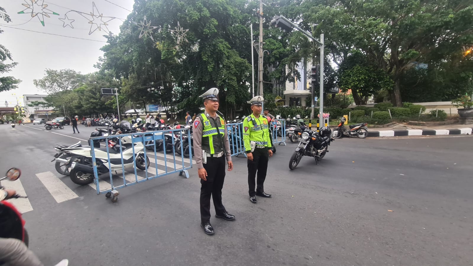 Personel Polres Lamongan Lakukan Pengamanan Minggu Ceria