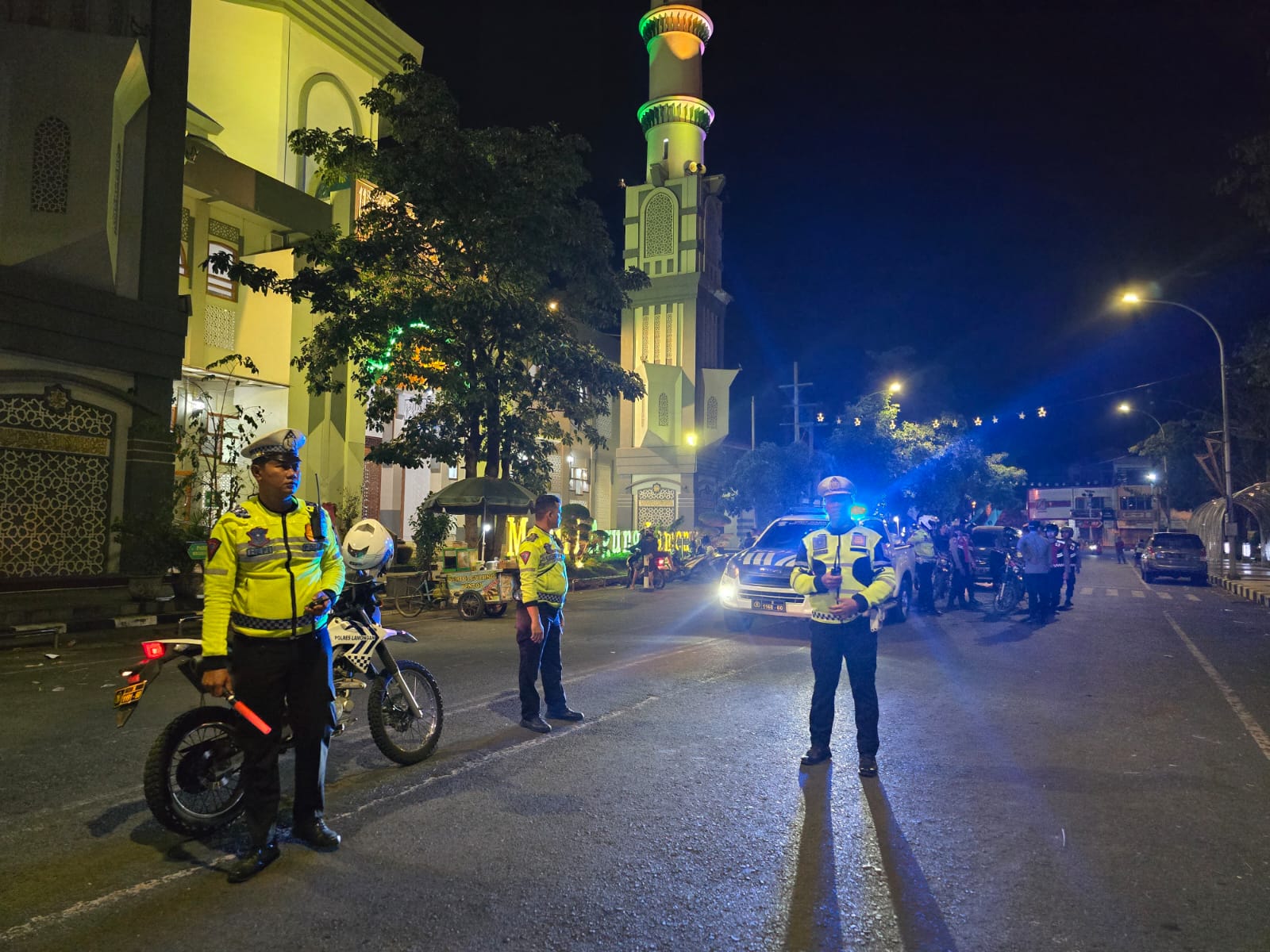 Personel Polres Lamongan Ciptakan Kondusifitas Wilayah Melalui Kegiatan Patroli Harkamtibmas
