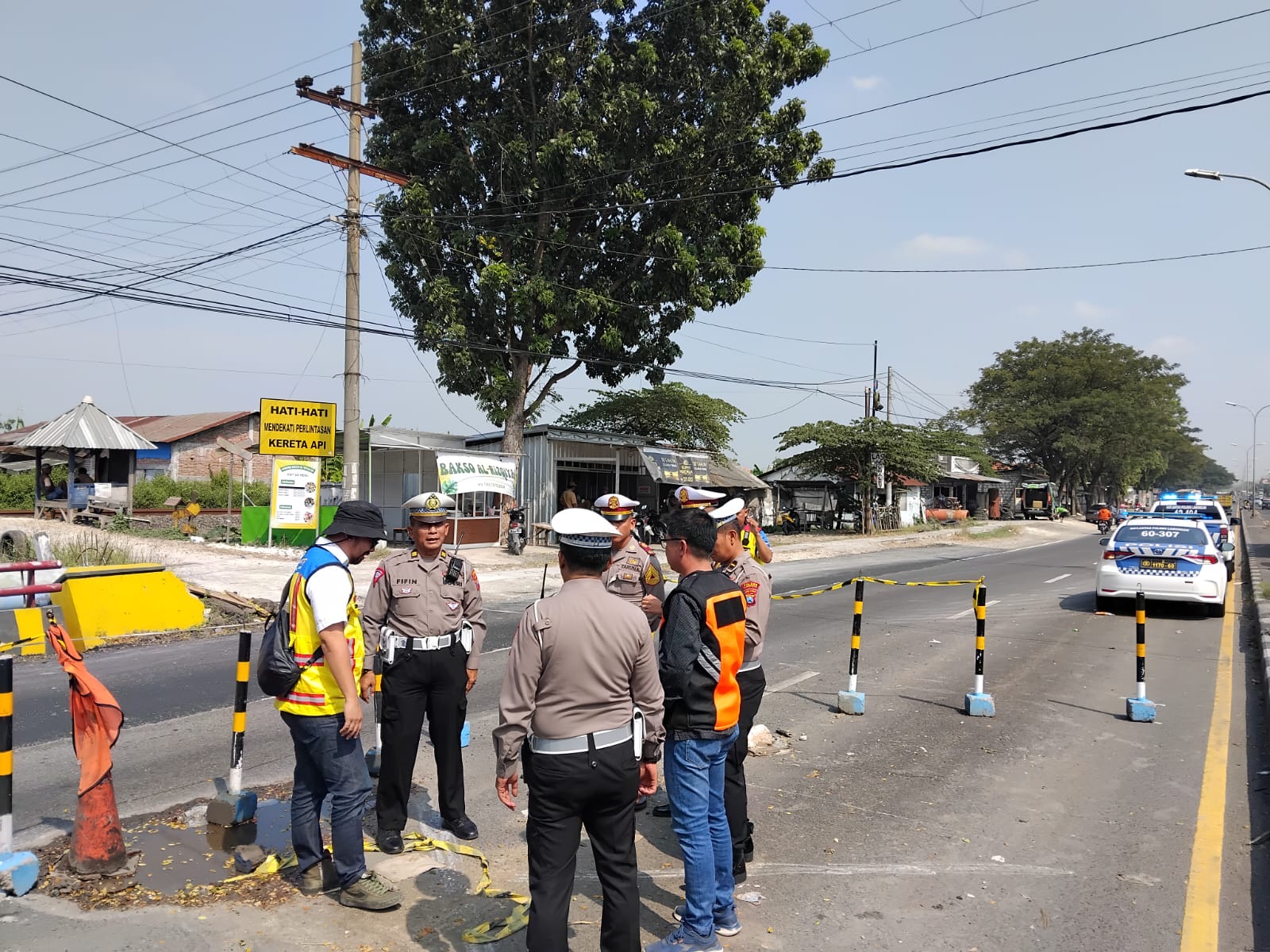 Polres Lamongan Lakukan Penyekatan Dalam Rangka Pengamanan Kegiatan Pengesahan