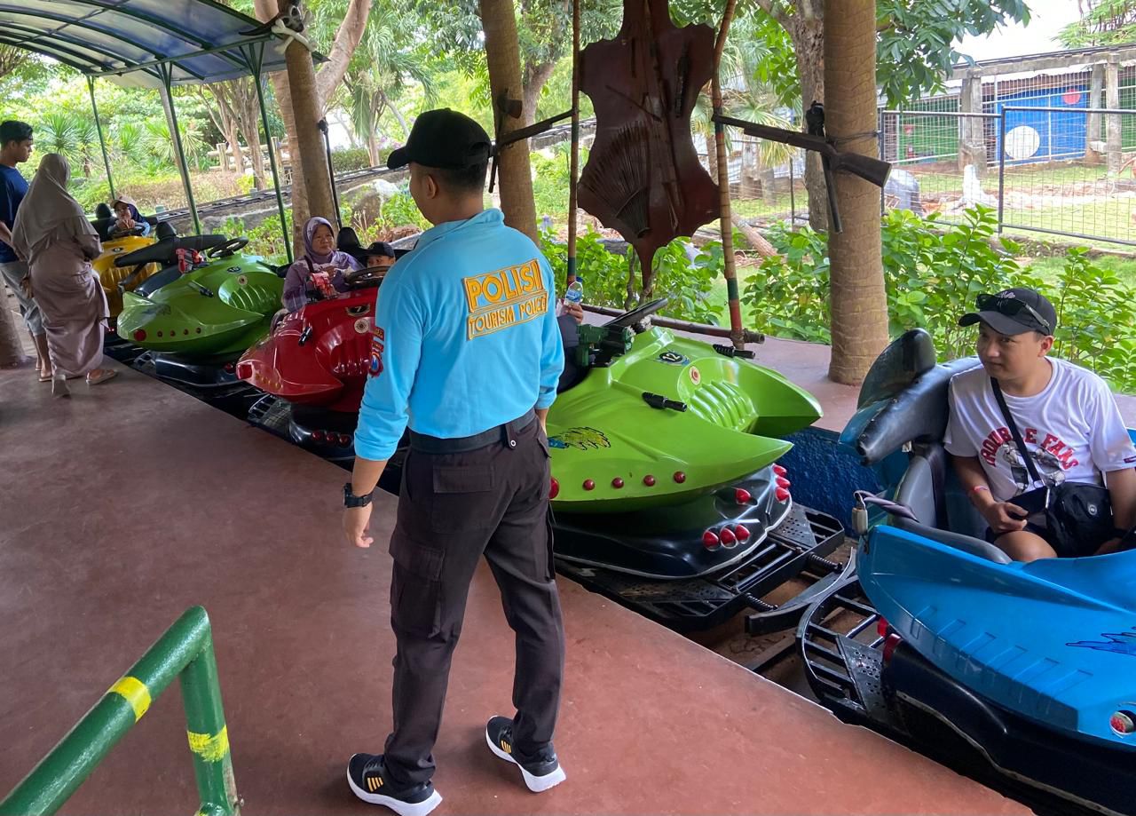 Personel Polres Lamongan Patroli Di Tempat Wisata Guna Antisipasi Guantibmas