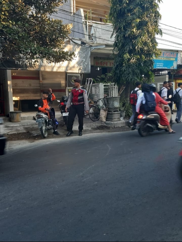 Polres Lamongan Laksanakan Commander Wish Pengaturan Lalu Lintas Fokuskan Anak Sekolah