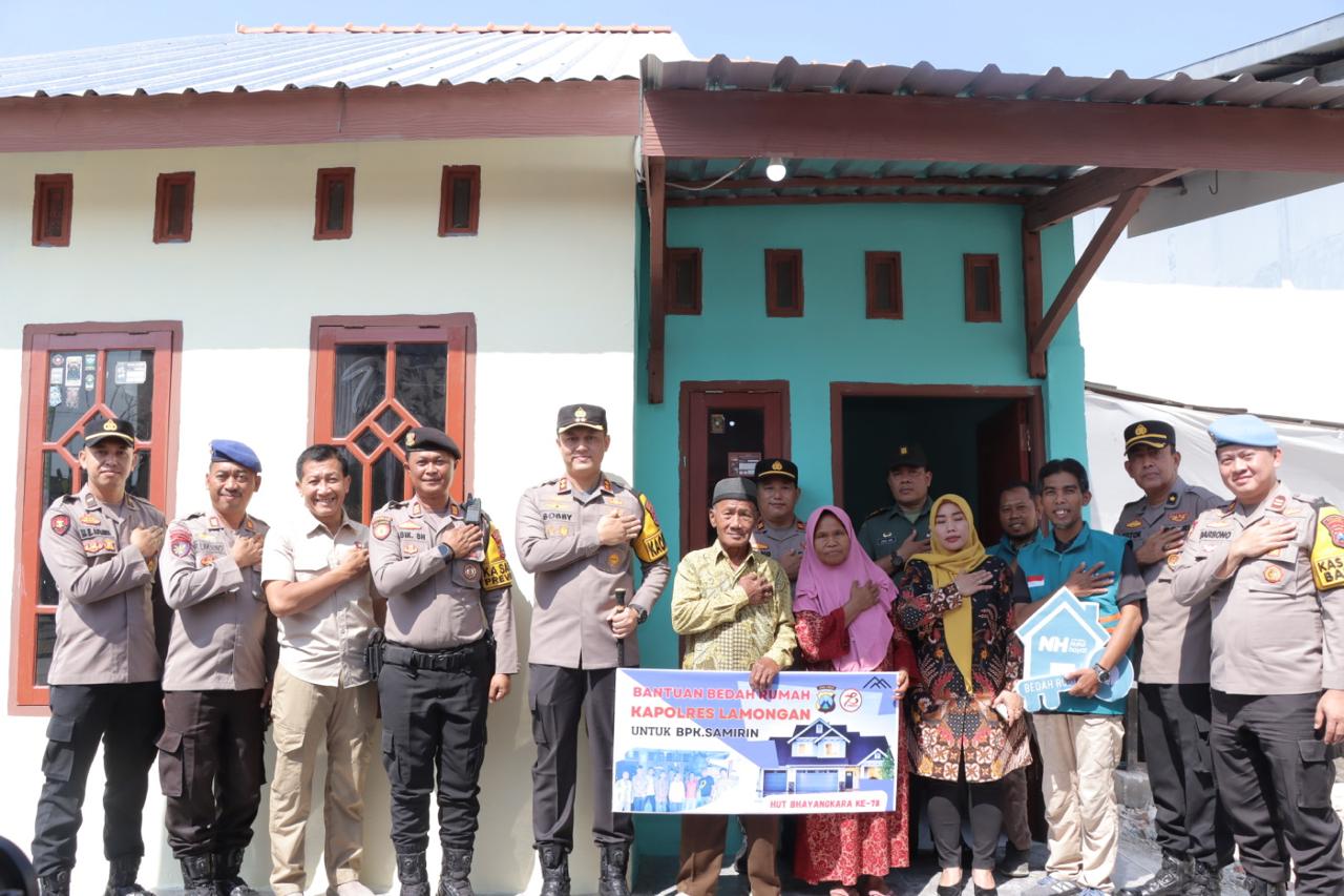 Kado Hari Bhayangkara ke 78: Kapolres Lamongan Resmikan Bedah Rumah Layak Huni Bapak Samirun