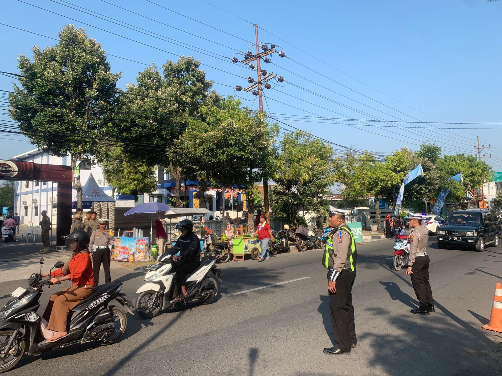 Polres Lamongan Laksanakan Strong Point Pagi untuk Kamseltibcar Lantas Aman dan Kondusif