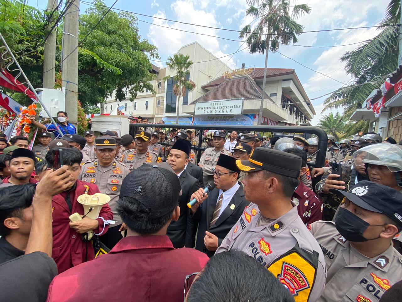 Polres Lamongan Amankan Unjuk Rasa Ikatan Mahasiswa Muhammadiyah (IMM) Kawal Putusan MK dan Menolak RUU Pilkada