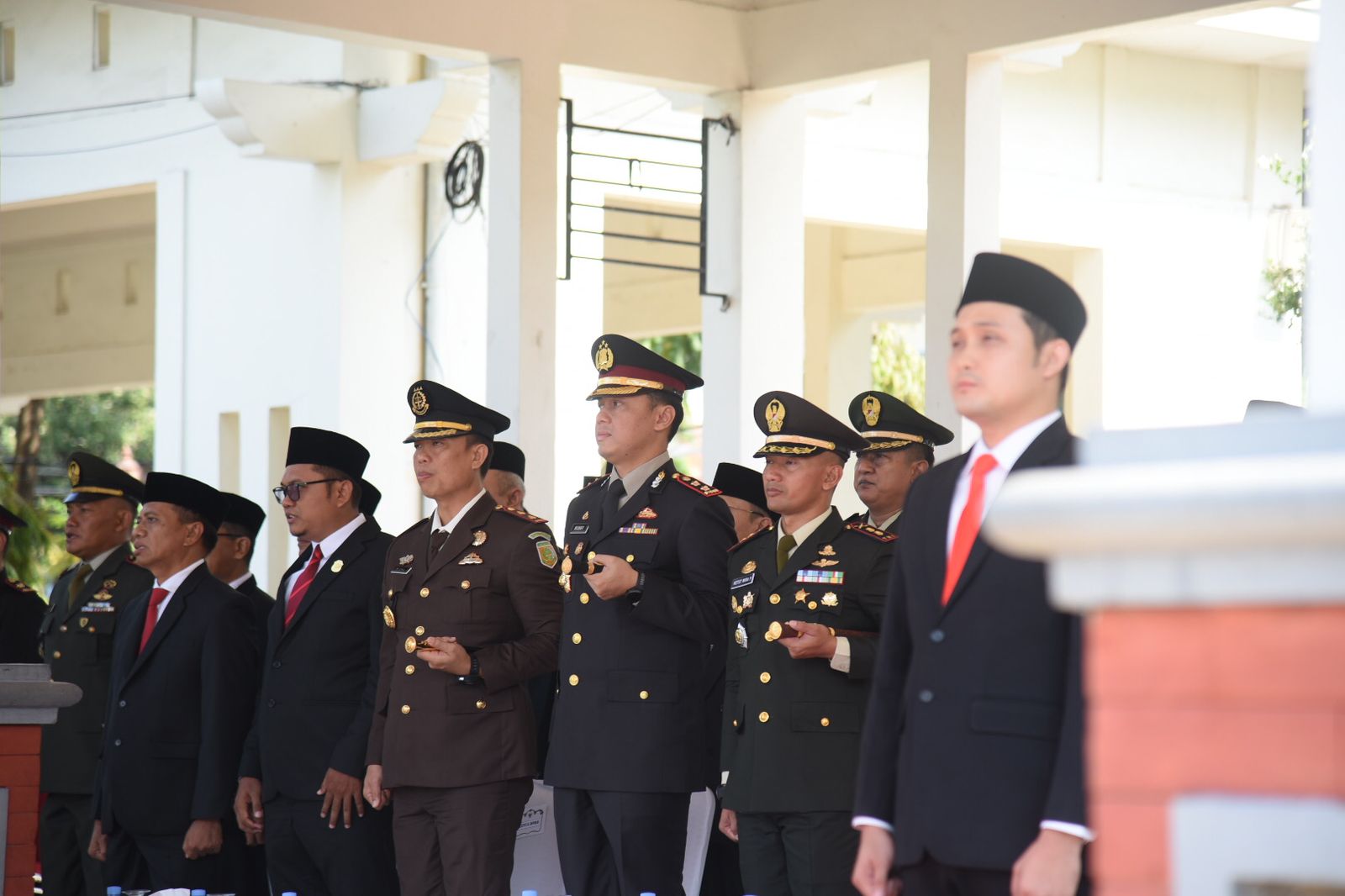 Kapolres Lamongan Hadiri Upacara Peringatan Hari Pancasila tahun 2024 dengan tema “Bersama Pancasila Kita Wujudkan Indonesia Emas” di Alun alun Kabupaten Lamongan