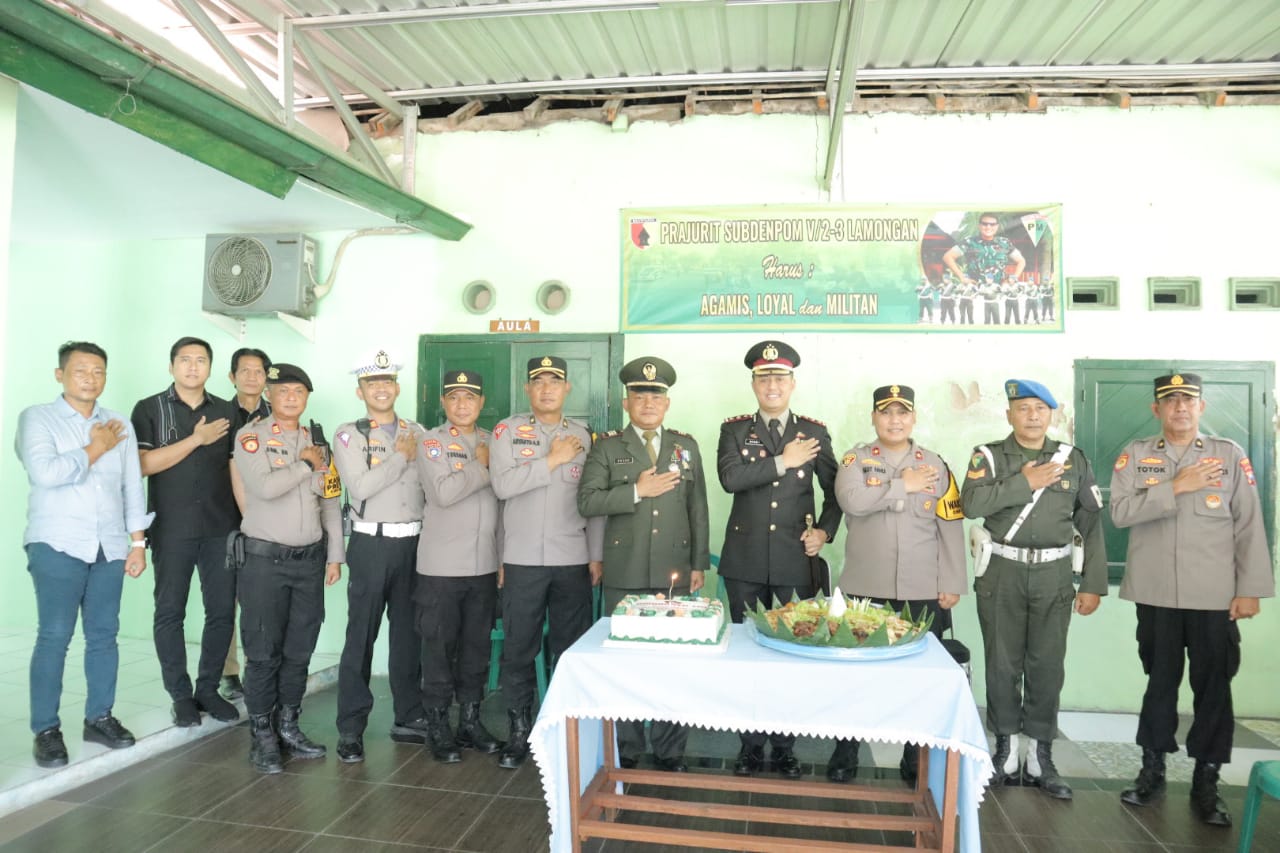 Kapolres Lamongan Berikan Surprise Berupa Kue dan Tumpeng Untuk 3 Markas TNI Sekaligus