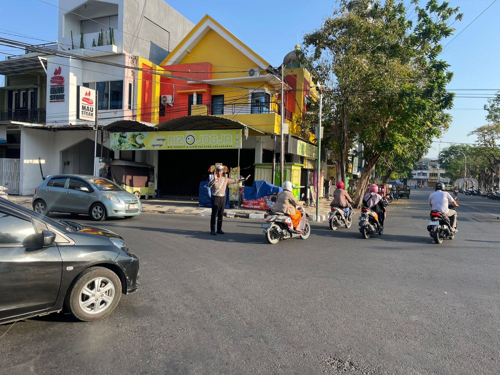 Anggota Polres Lamongan Laksanakan CW Guna Perlancar Arus Lalu Lintas