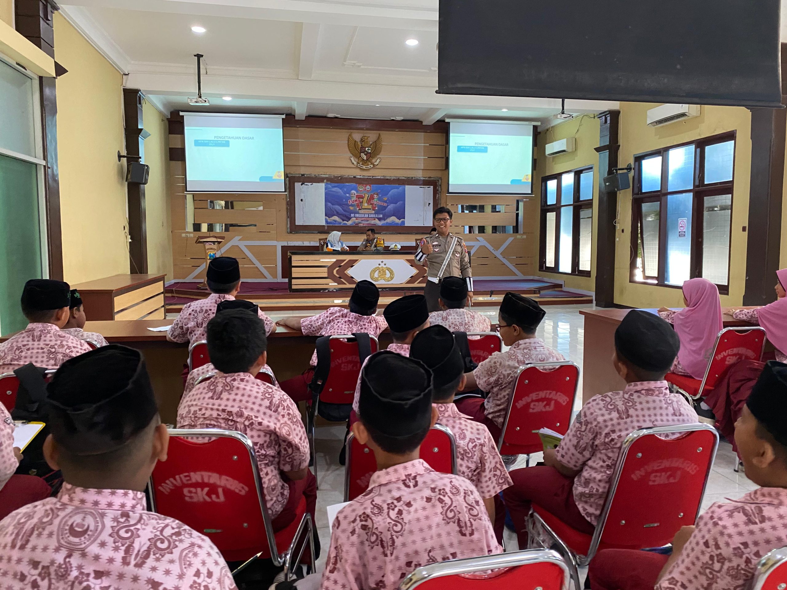Unit Kamsel Satlantas Polres Lamongan Edukasi Lalu Lintas dan Anti Bullying untuk Siswa MIUS