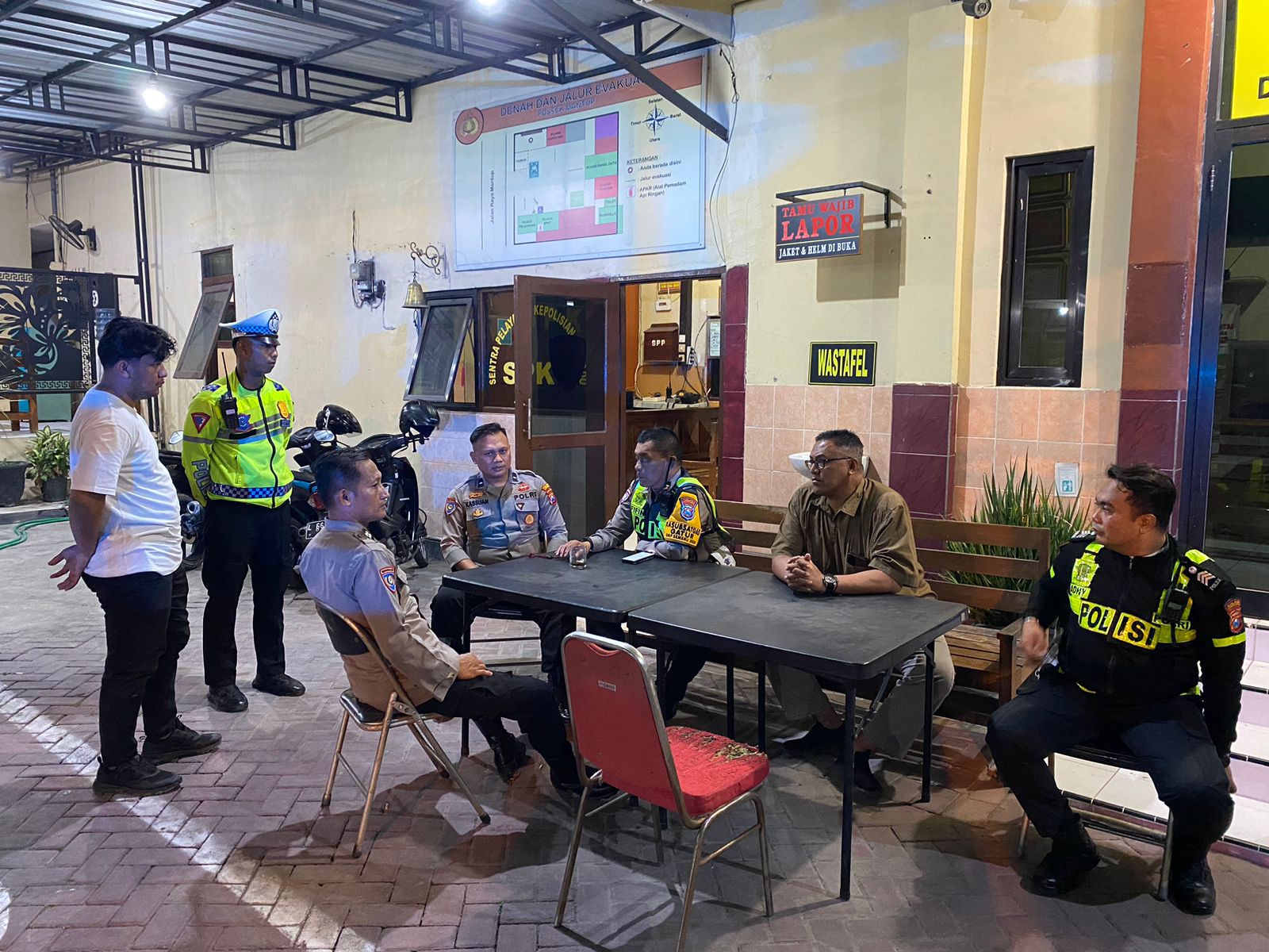 Polres Lamongan Gelar Patroli Harkamtibmas di Wilayah Kabupaten Lamongan dalam Rangka Operasi Mantap Praja
