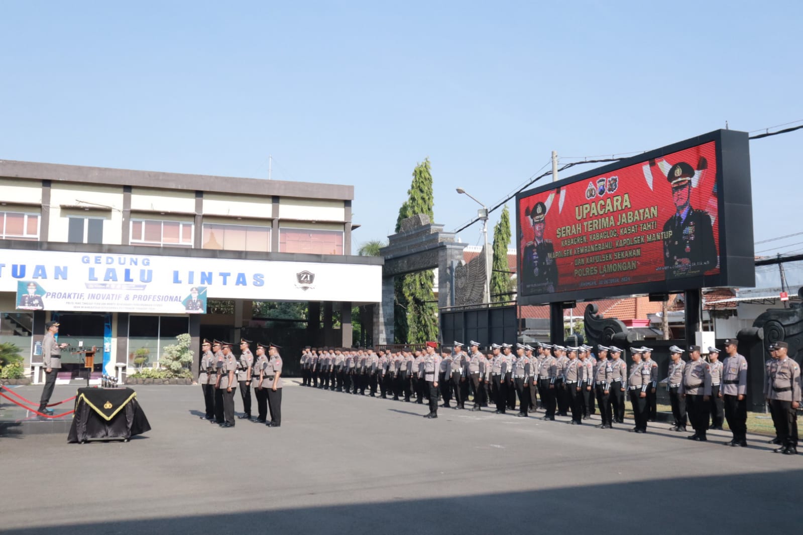 Polres Lamongan Gelar Upacara Serah Terima Jabatan di Lingkungan Polres Lamongan